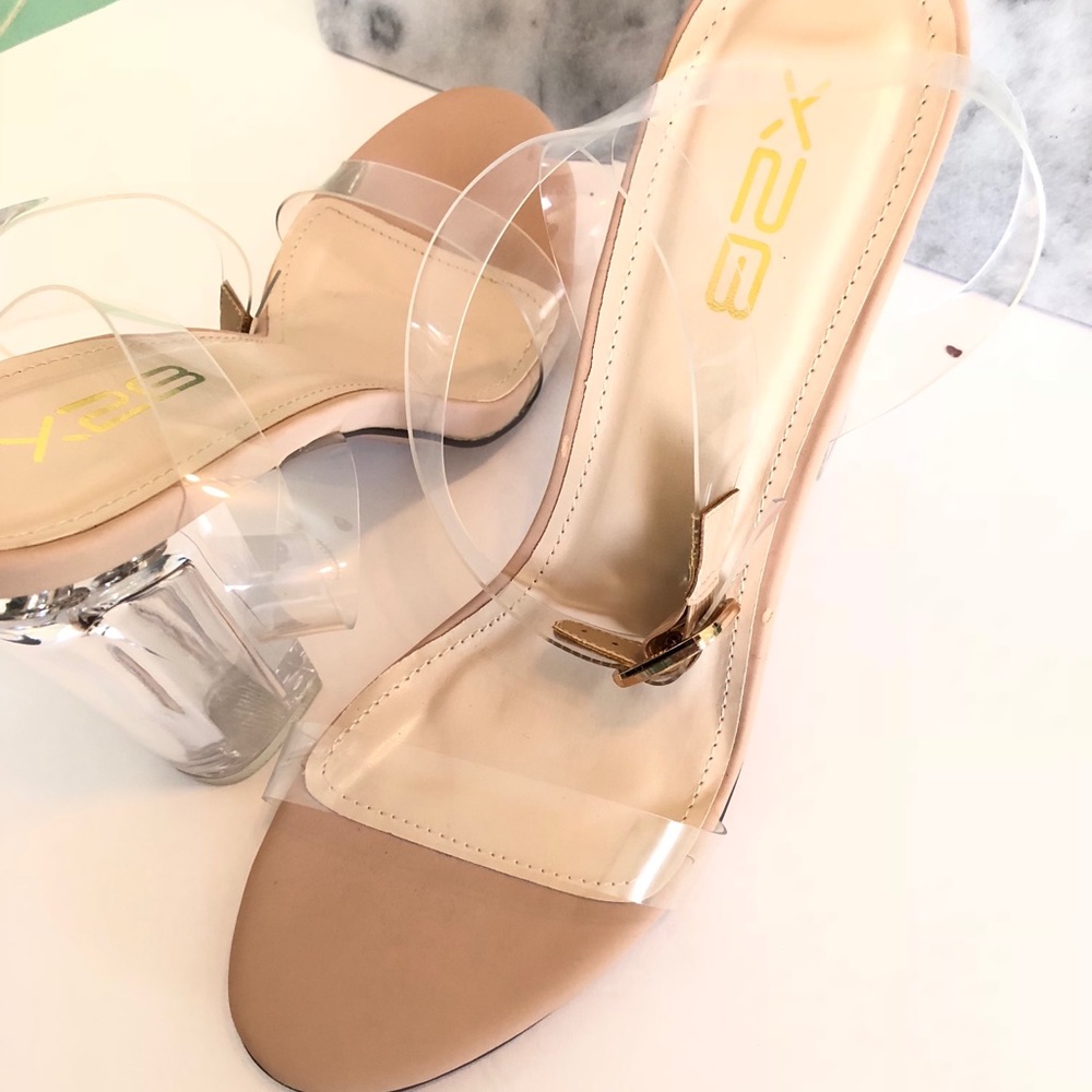 CLEAR HEELS